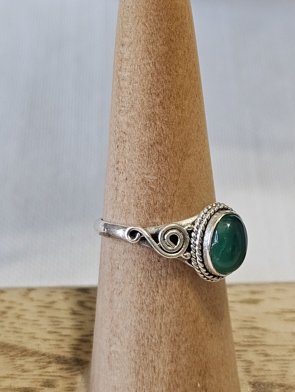 Sterling Silver .925 Green Onyx Scroll Ring Size 7 1/2 - Picture 2 of 7